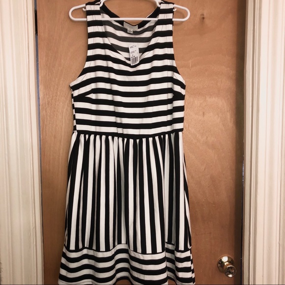 Forever 21 Dresses & Skirts - Chic Black & White Striped Dress - NWT - Forever21